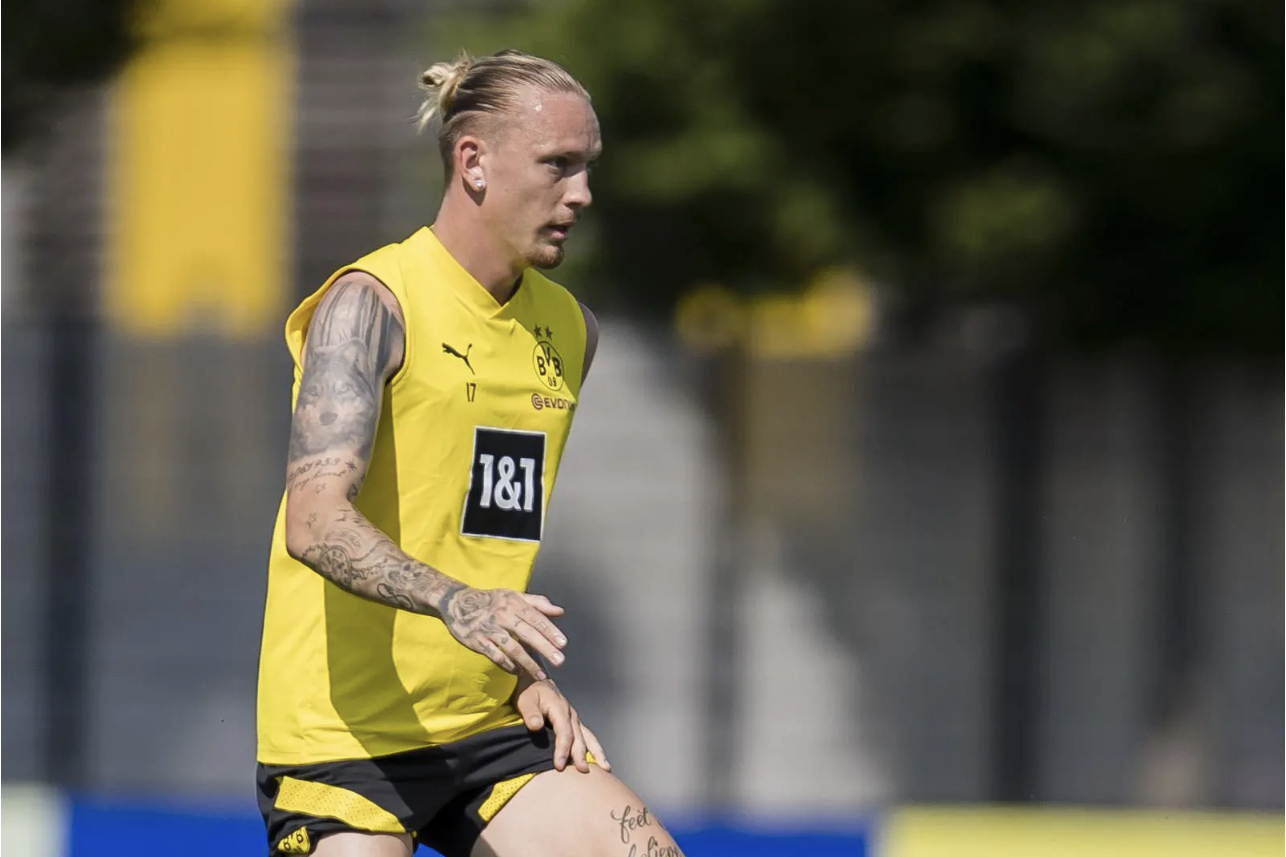 包含沃尔夫斯堡球星在社交媒体晒出训练照片的词条