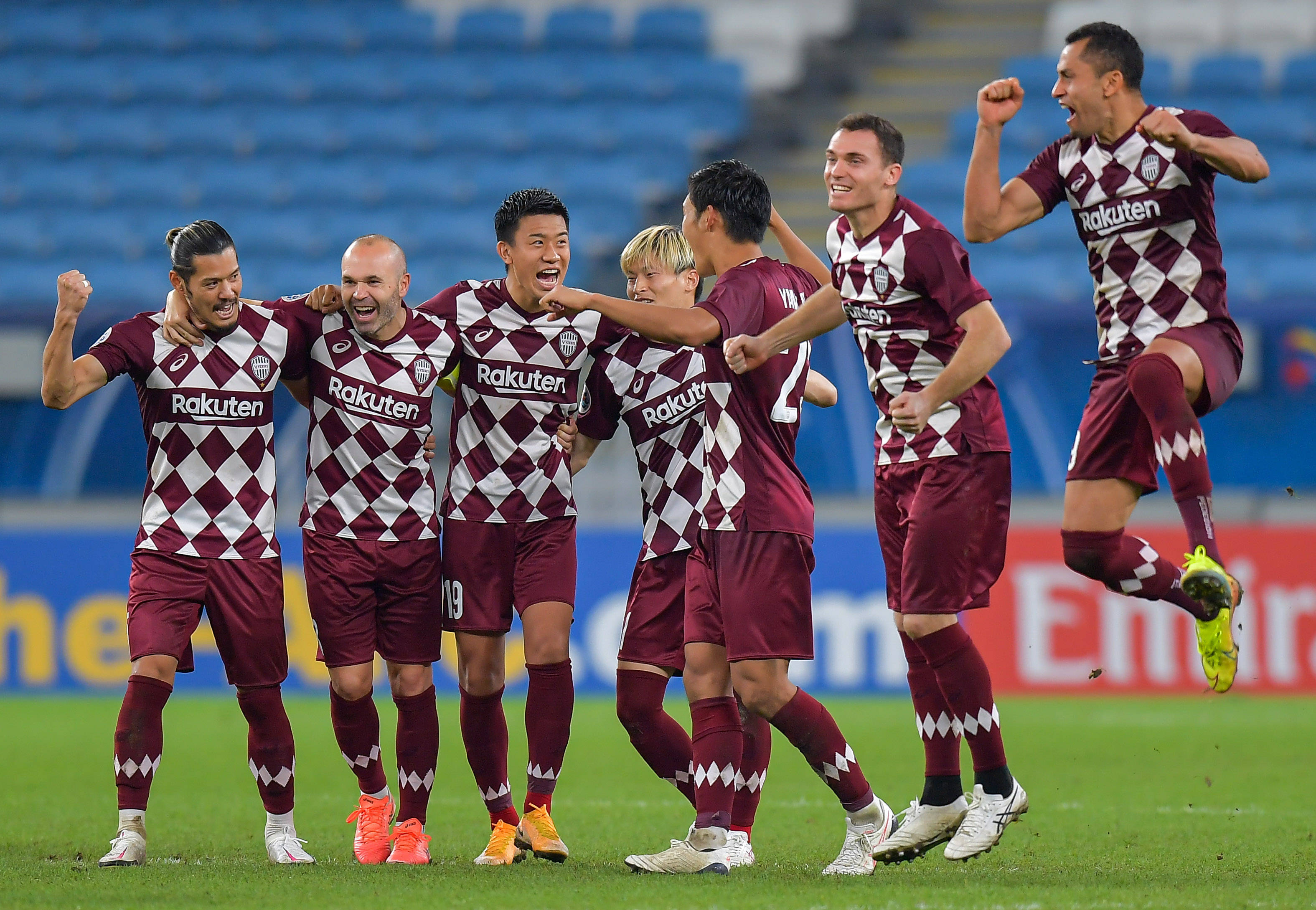 希腊队在紧张的比赛中实现逆转，成功晋级！