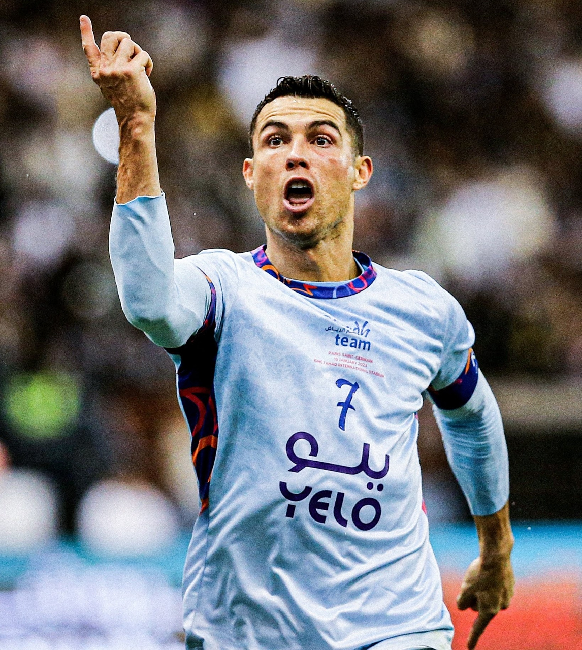 C罗迎来五赛季高光表现，巴黎圣日耳曼球迷沸腾！的简单介绍